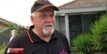 Les Tarczon 先生为慈善机构接受著名澳洲时事报道的电视采访